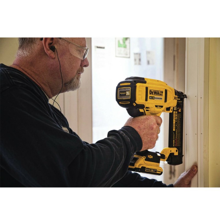 Power Tools * | Dewalt Dcn680D1 20V Max Cordless Lithium-Ion Xr 18 Ga Cordless Brad Nailer Kit